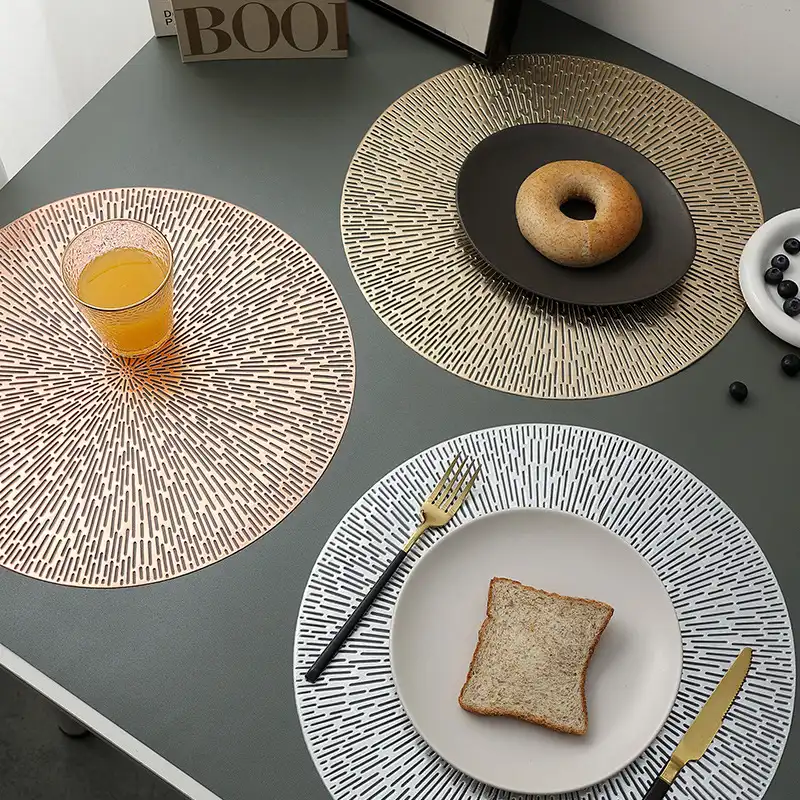 Wholesale round gold-colored perforated metal placemats | Heat resistant2