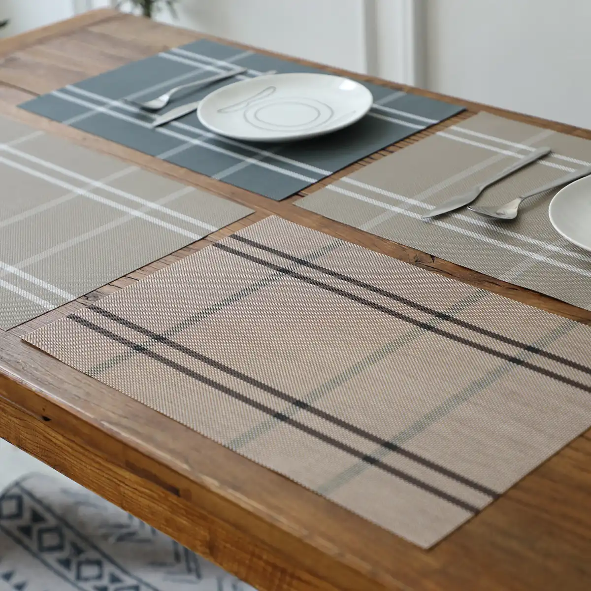 Wholesale Striped Teslin Placemats for Restaurants3