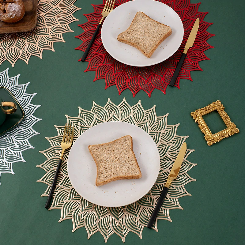 Metallic Peacock-Feather Openwork PVC Placemat